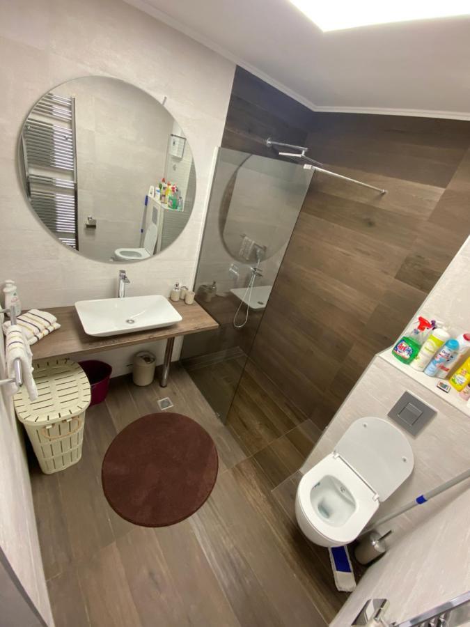 Apartman Omar Stan Na Dan Besplatan Parking SJJ Esterno foto