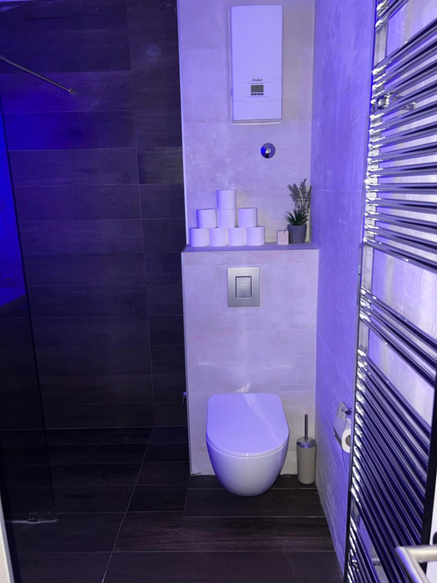 Apartman Omar Stan Na Dan Besplatan Parking SJJ Esterno foto