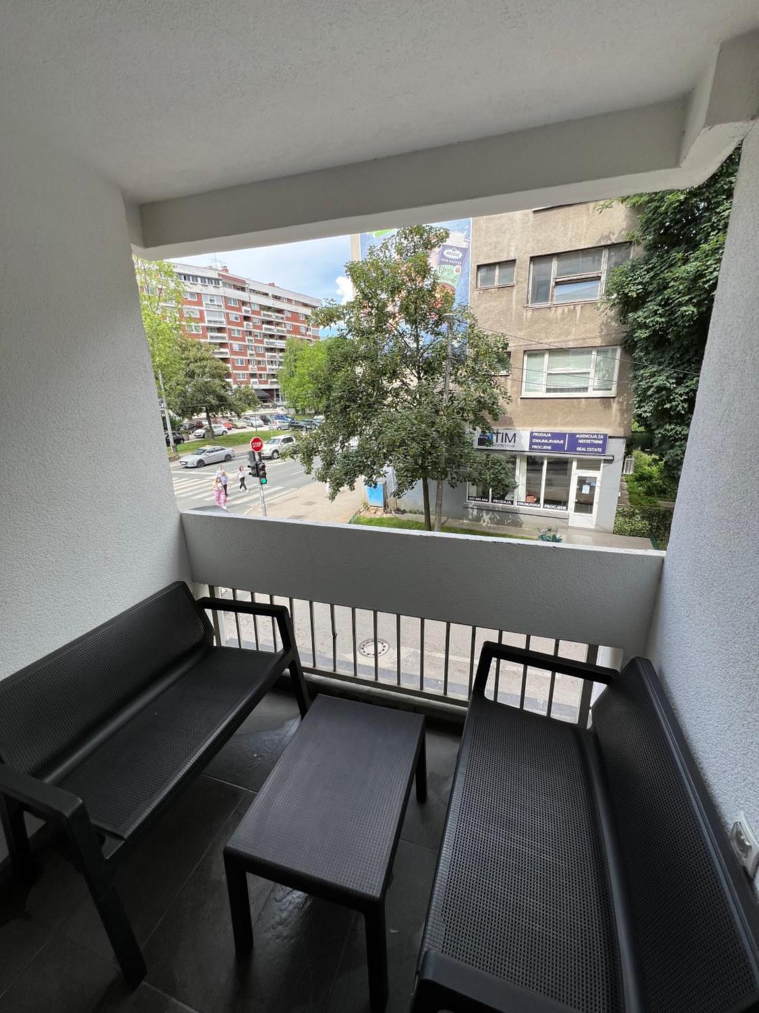 Apartman Omar Stan Na Dan Besplatan Parking SJJ Esterno foto